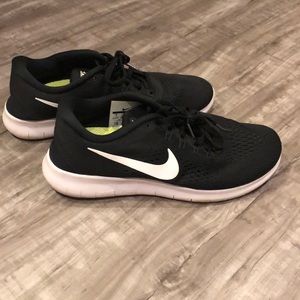 Black Nike Frees